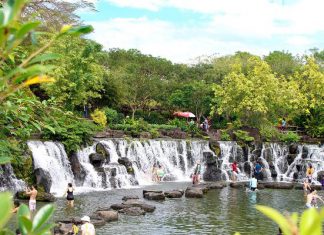 Quẩy tưng bừng tại khu du lịch Suối Mơ tại Đồng Nai Quẩy tưng bừng tại khu du lịch Suối Mơ tại Đồng Nai