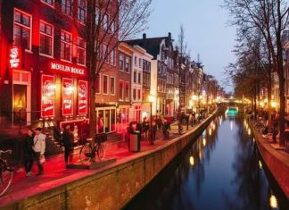 Đi du lịch Hà Lan, ngắm kênh đào Amsterdam lãng mạn & đầy mê hoặc Đi du lịch Hà Lan, ngắm kênh đào Amsterdam lãng mạn & đầy mê hoặc