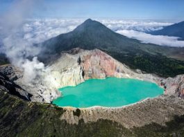 Ngỡ ngàng trước vẻ đẹp hồ Kawah Ijen nổi tiếng khi du lịch Indonesia